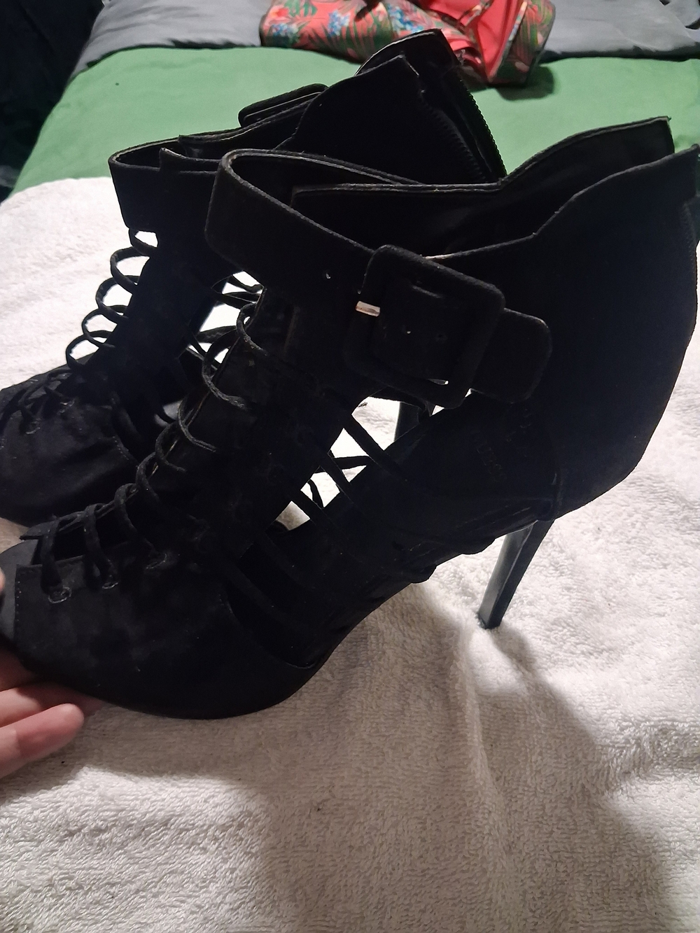 Guess Strappy High-Heel Size 10